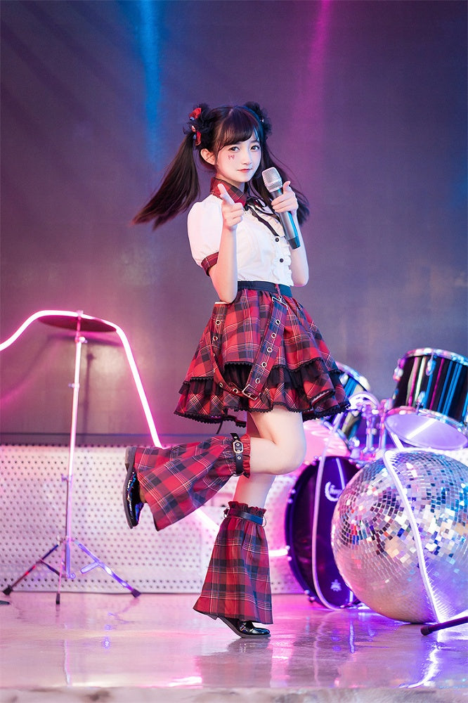 Roter karierter Idol-Lolita-Rock mit Schnallenriemen und Oberschenkellänge