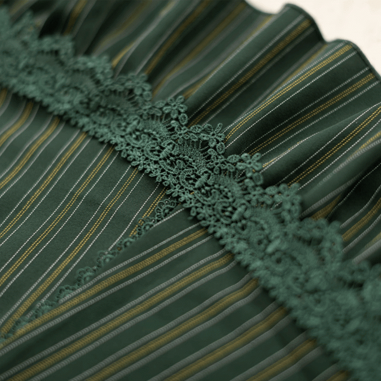 歴史的な雰囲気のダークグリーンストライプ柄ホルターネックアンダーバストドレス