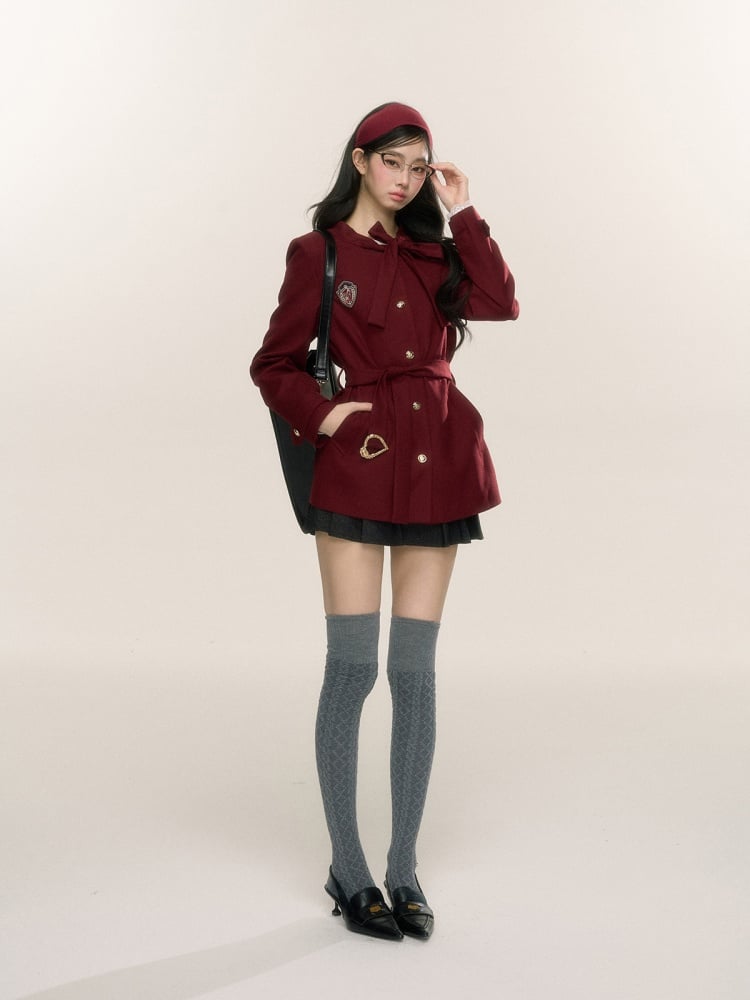 Roter Blazer zum Binden mit Trägern und Taillengürtel