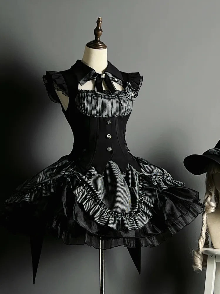 Graues und schwarzes Halloween-Gothic-Lolita-Kleid mit Kordelzug und gestreiftem Saum