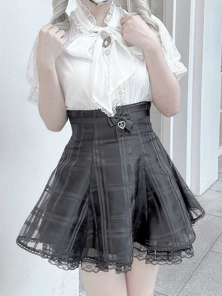 Chiffon und Details, weißer Ausschnitt, Spitzenbluse im Perlen-Jirai-Stil mit Schleife, Kei zum Selbstbinden