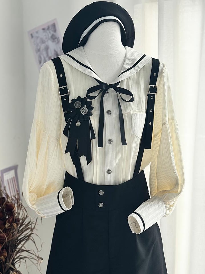 / Beret Black Brooch