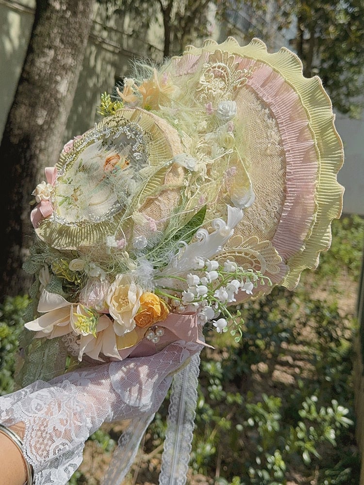 Lolita-Strohhut mit Blumenmuster und Federn