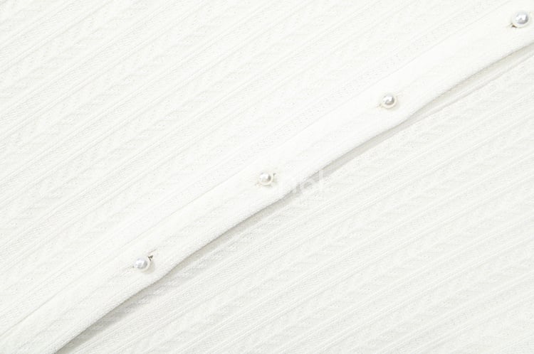 Weiße Bluse mit Rüschenausschnitt