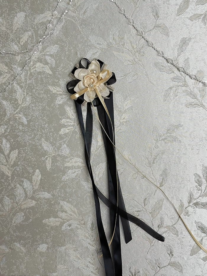 / BlackGold Brooch Silver Champagne