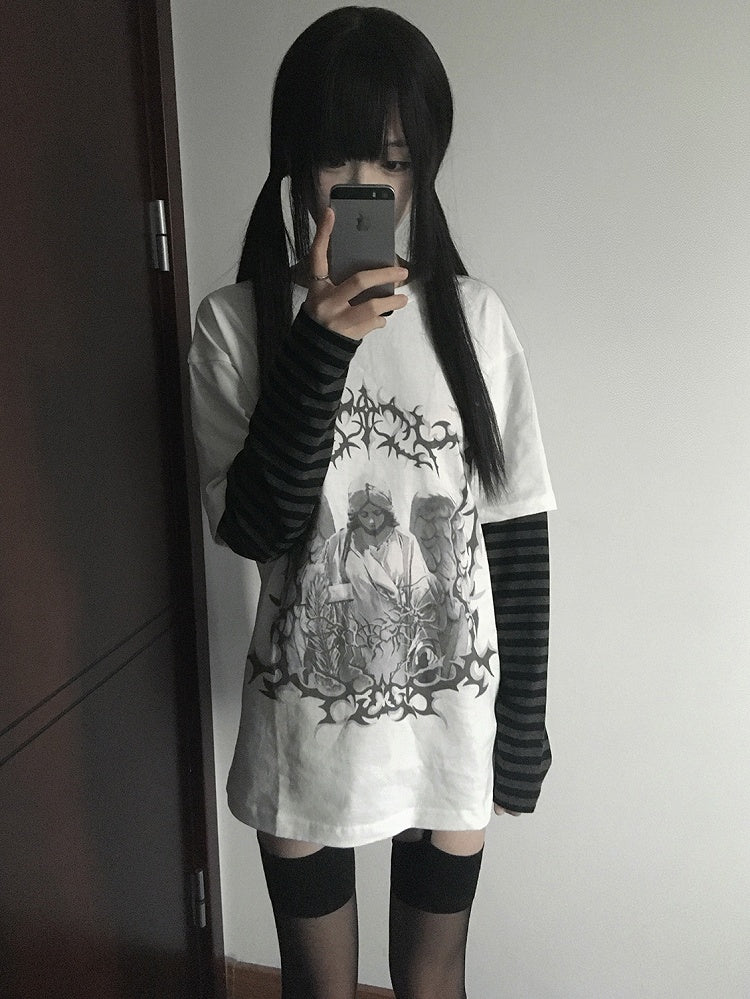 ホワイトダークカワイイストライプスリーブグラフィックTシャツ
