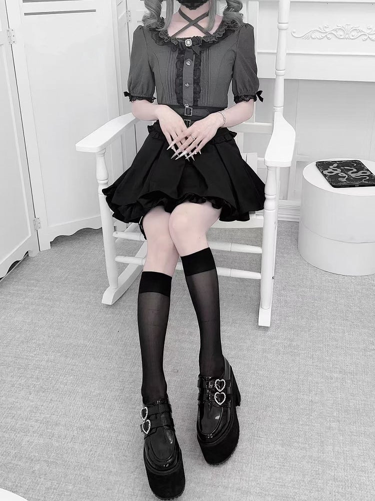 Herzförmiger Ausschnitt, Kei mit Strass, Falten, graue Details, Bluse im Jirai-Stil, quadratisch und