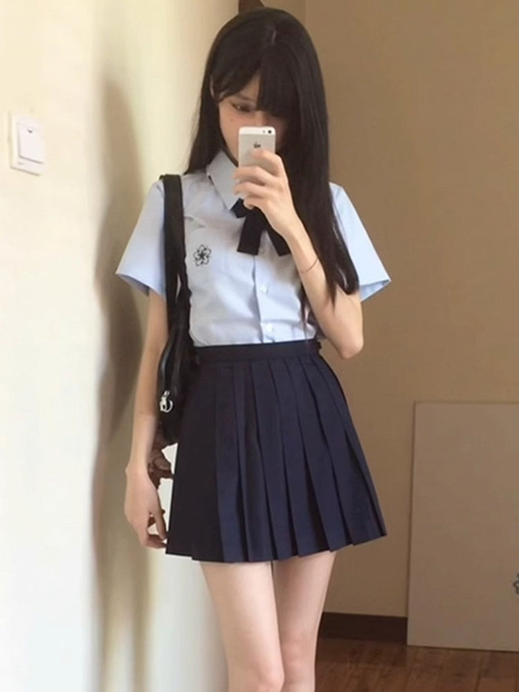 Preppy Sakura Shirt Stickerei Stil Weiß/Grau/Blau