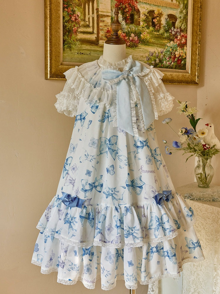 Weiße, transparente Bluse mit Rüschenausschnitt und kurzen Ärmeln