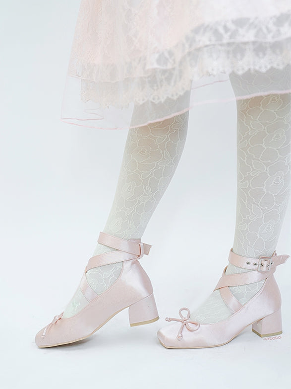 Knöchelballerinas in Rosa mit eleganten, leichten Riemchen aus Satin zum Wickeln - Schuhe