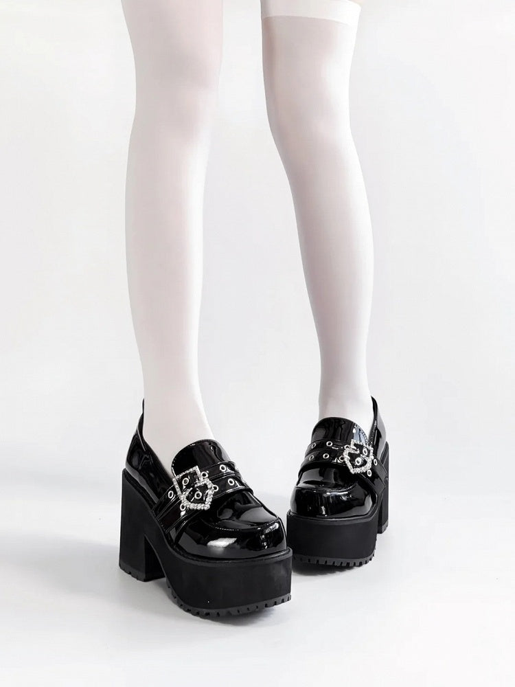 Hohe schwarze Plateauschuhe Jirai Kei poliert 10cm und mit Fersenschnallen Strass Block