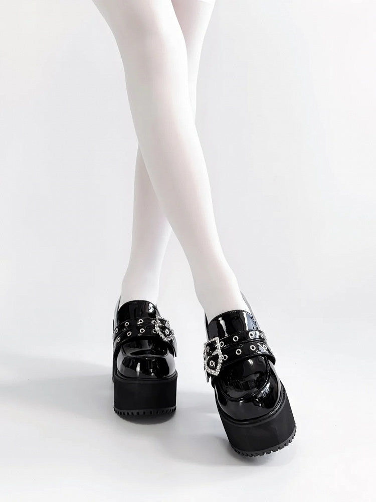 Hohe schwarze Plateauschuhe Jirai Kei poliert 10cm und mit Fersenschnallen Strass Block