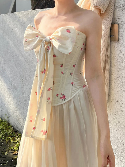 Romantisches Cottagecore-Blumen-Bustier zum Selbstbinden mit großer Schleife und Stäbchen