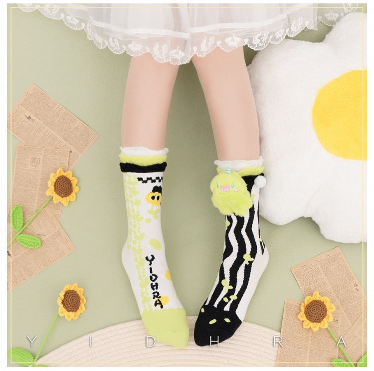 Süße Lolita-Socken mit niedlichem Plüschtier verziert