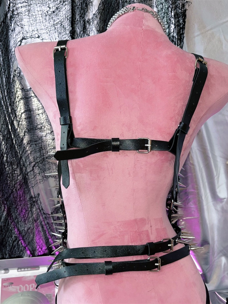 Schwarzes Punk-PU-Harnisch mit Skelett-Nieten-Detail