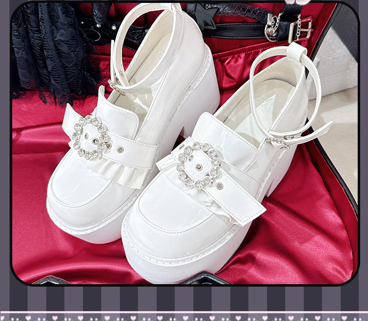 Klobige, matte Schuhe mit Schnalle – Knöchelriemen aus weißem Plateau von Mary Kei Jirai mit 9 cm Janes-Absatz und hohem Block