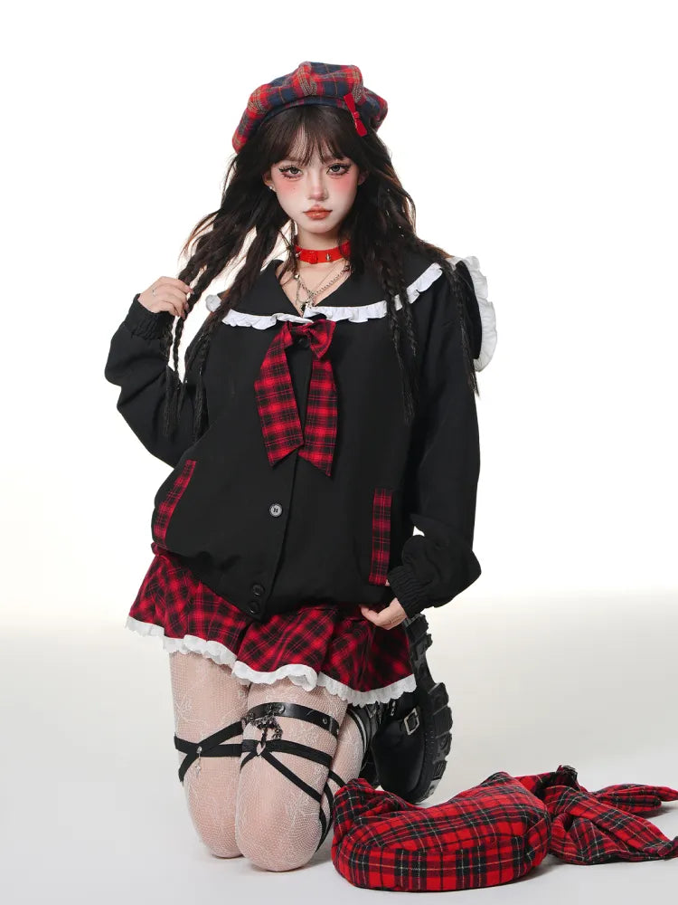 Spitzenrock mit rotem Besatz und Karomuster