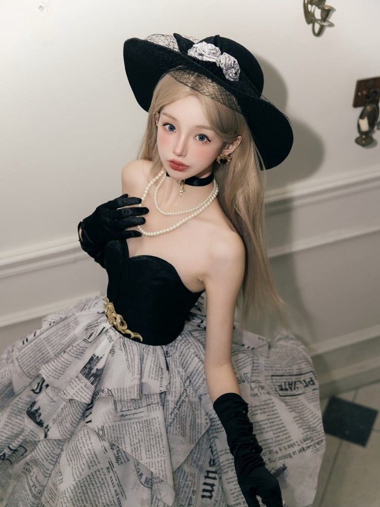 黒いチョーカーと白い人工真珠のネックレス