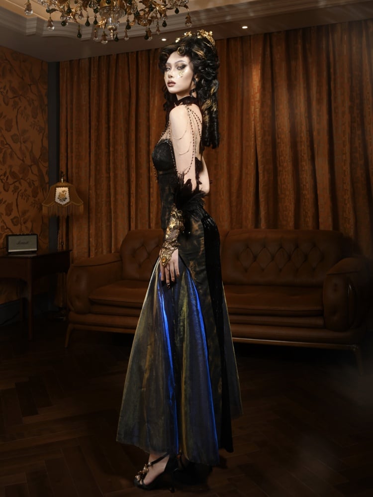Schlankmachendes Slip-Kleid in Schwarz und Gold