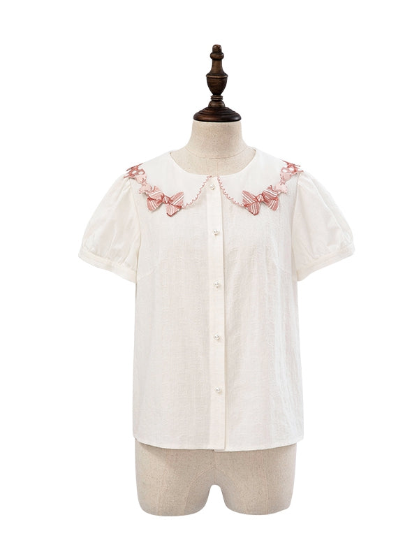 Rosa Bluse mit Schleifenbesatz und weißen Kurzarm