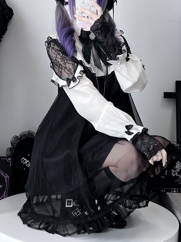 Jirai Kei – Schwarzes, langärmliges Kleid mit Spitzenaufnähern an den Schultern und Netzstoffüberzug