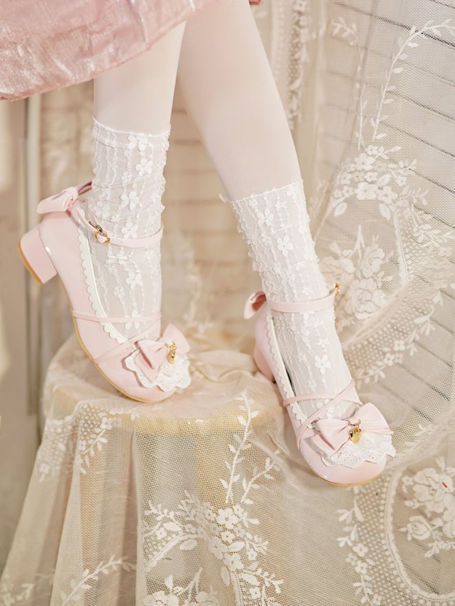 Baby an der Spitze, kreuz und quer, Herz, Schleife, rosa Besatz, Charm-Design, Spitze