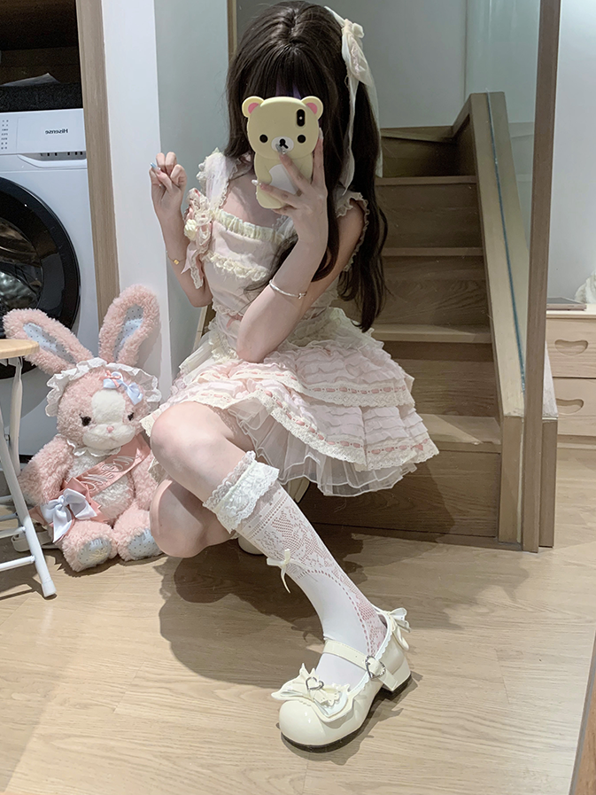 Süße Lolita-Mary-Janes in Milchweiß mit Schleife und Herzschnalle