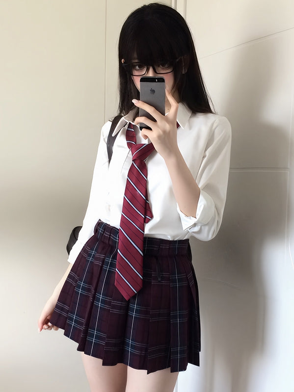Weißes Hemd im Preppy-Stil