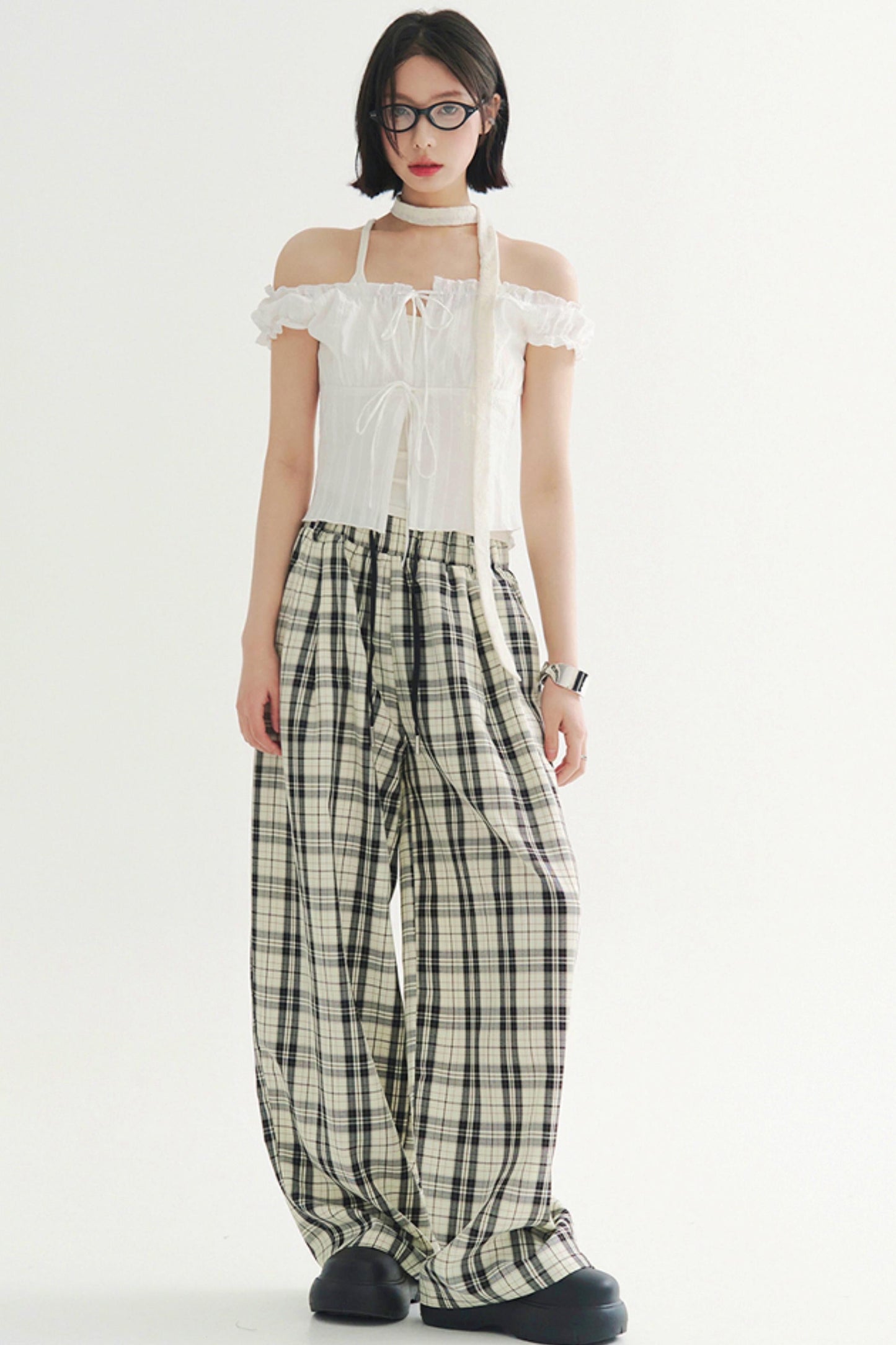 Lace-up top off-the-shoulder
