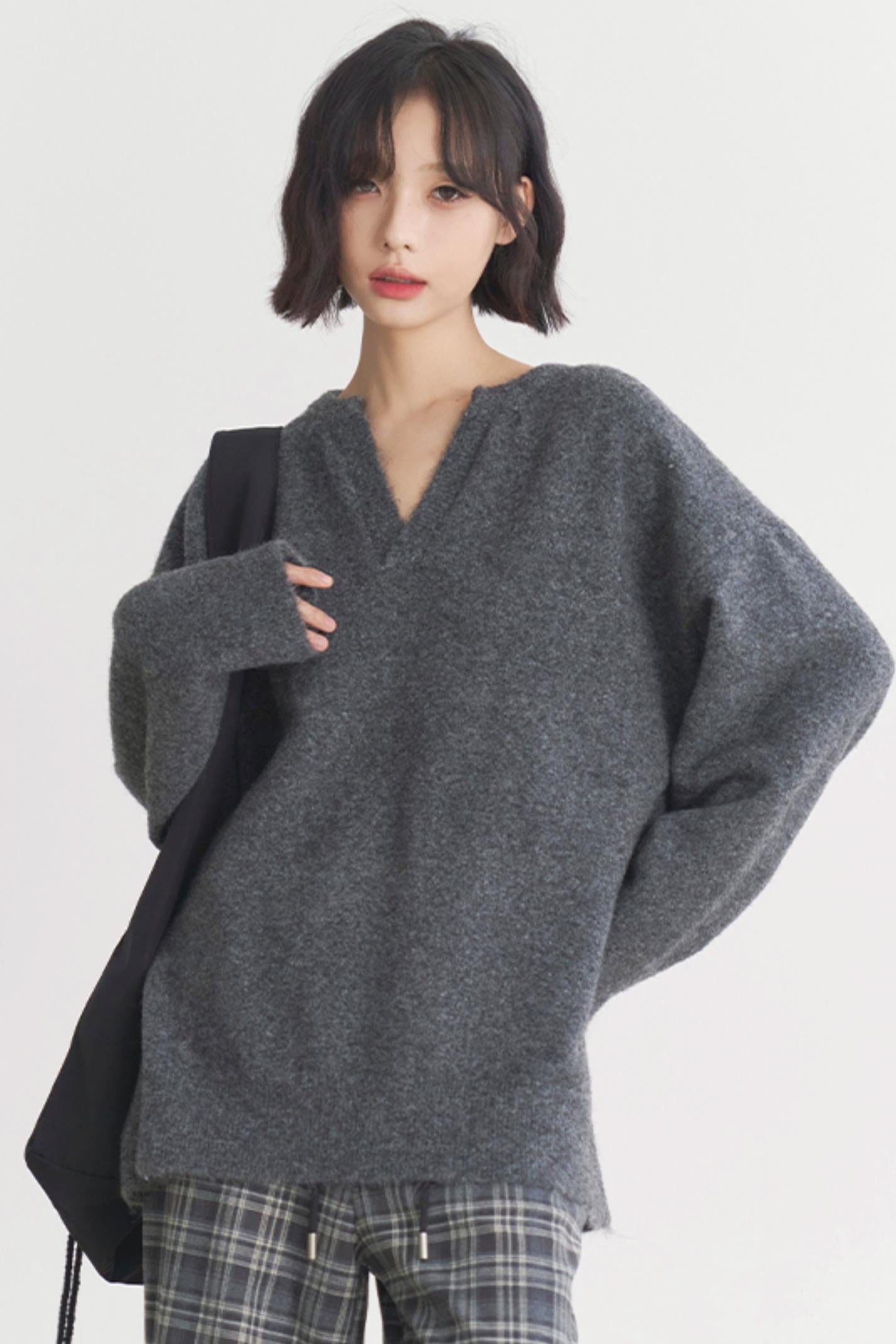 V-Neck Museum Sweater Women's Gravity Knit Loose