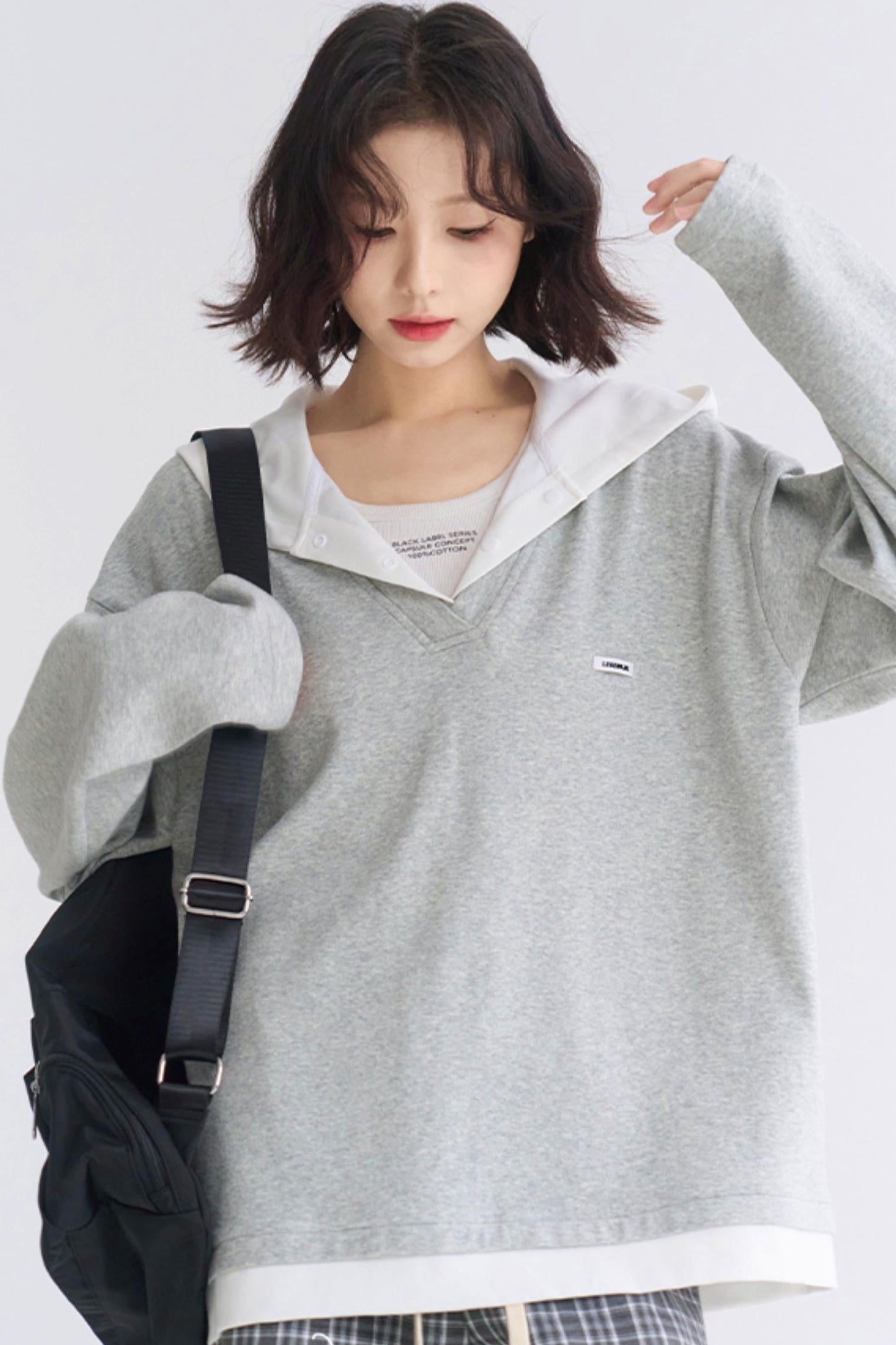 Lässiges Sweatshirt mit V-Ausschnitt