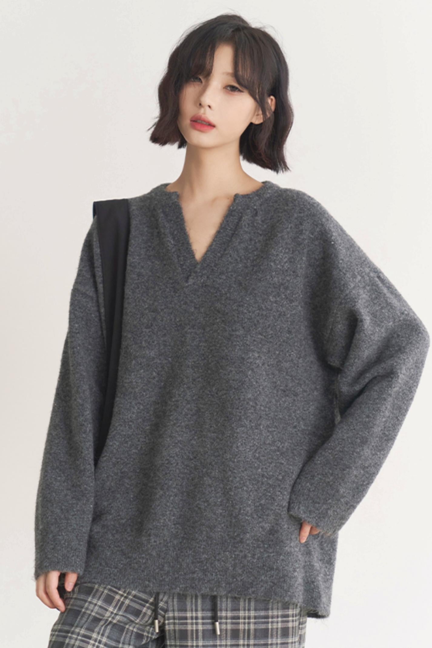 V-Neck Museum Sweater Women's Gravity Knit Loose