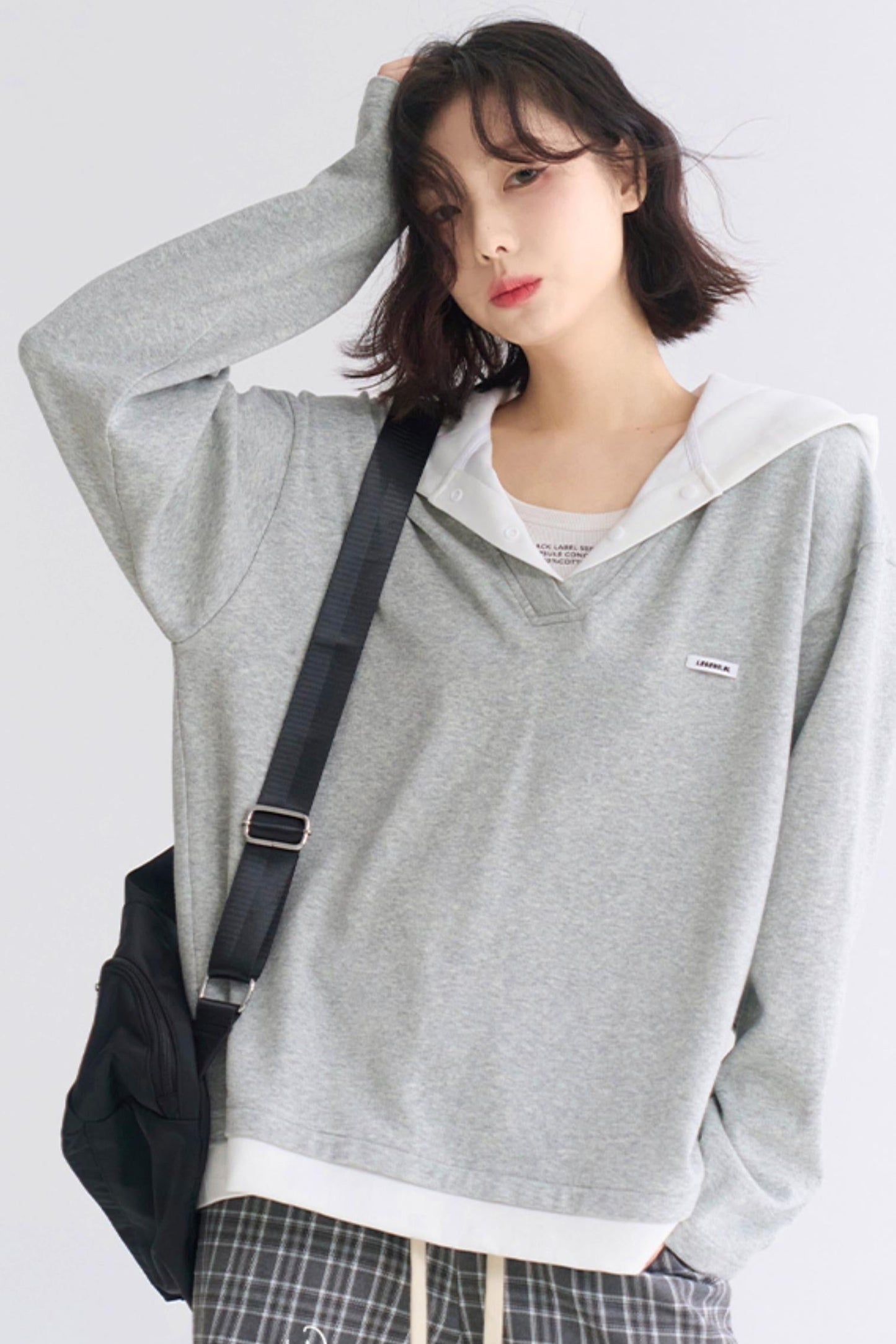Lässiges Sweatshirt mit V-Ausschnitt