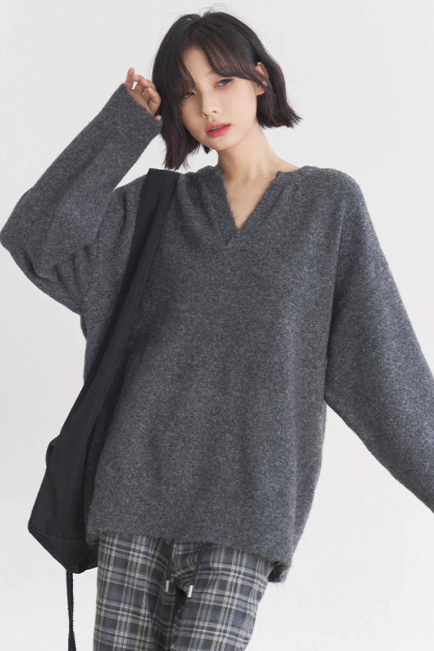 V-Neck Museum Sweater Women's Gravity Knit Loose