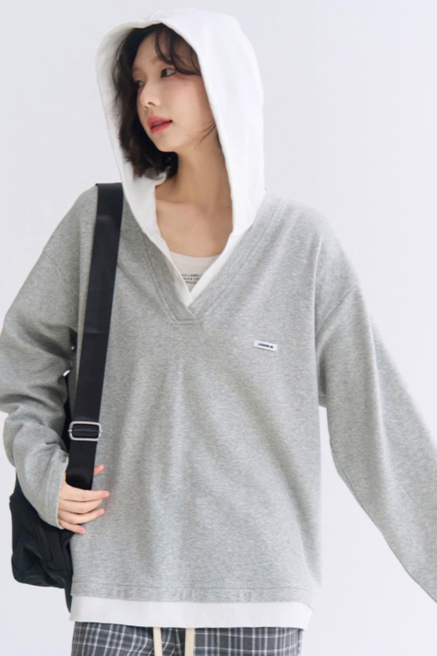 Lässiges Sweatshirt mit V-Ausschnitt