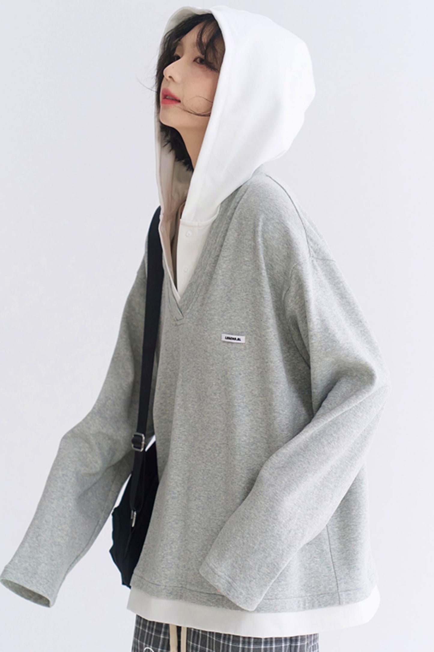 Lässiges Sweatshirt mit V-Ausschnitt
