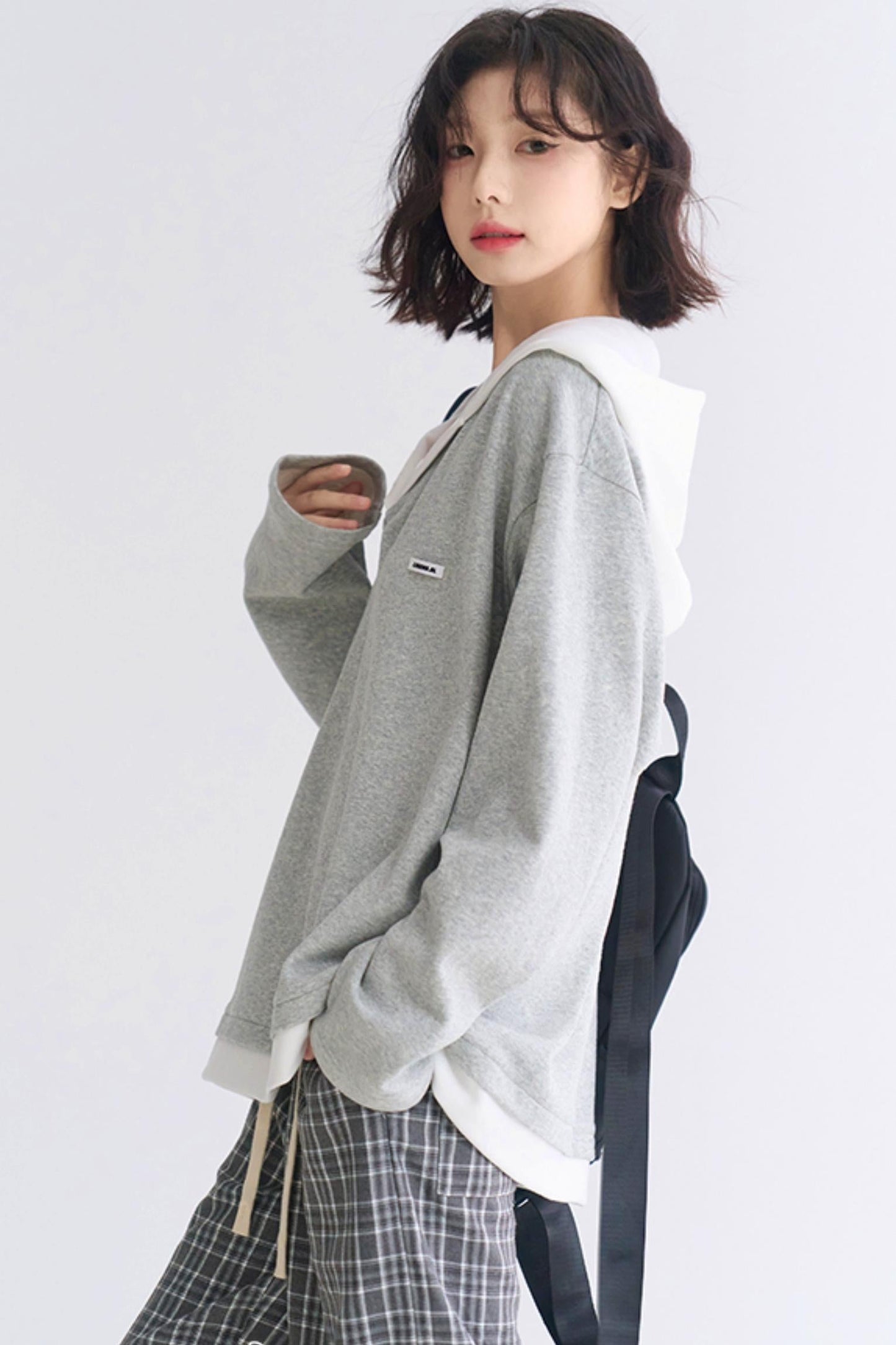 Lässiges Sweatshirt mit V-Ausschnitt