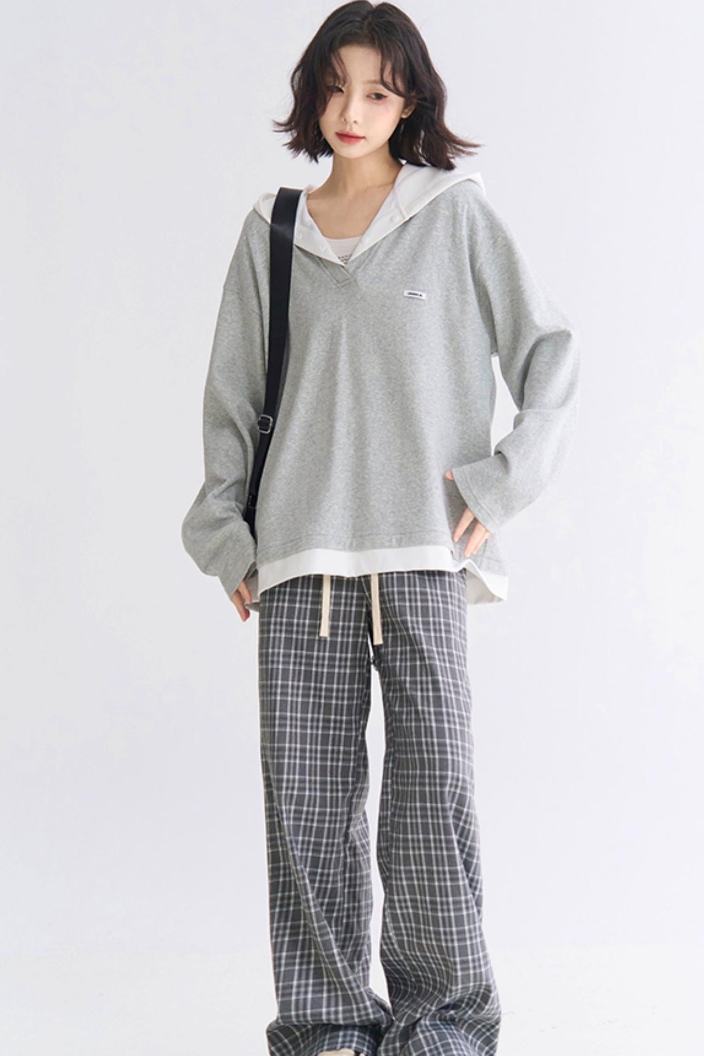 Lässiges Sweatshirt mit V-Ausschnitt