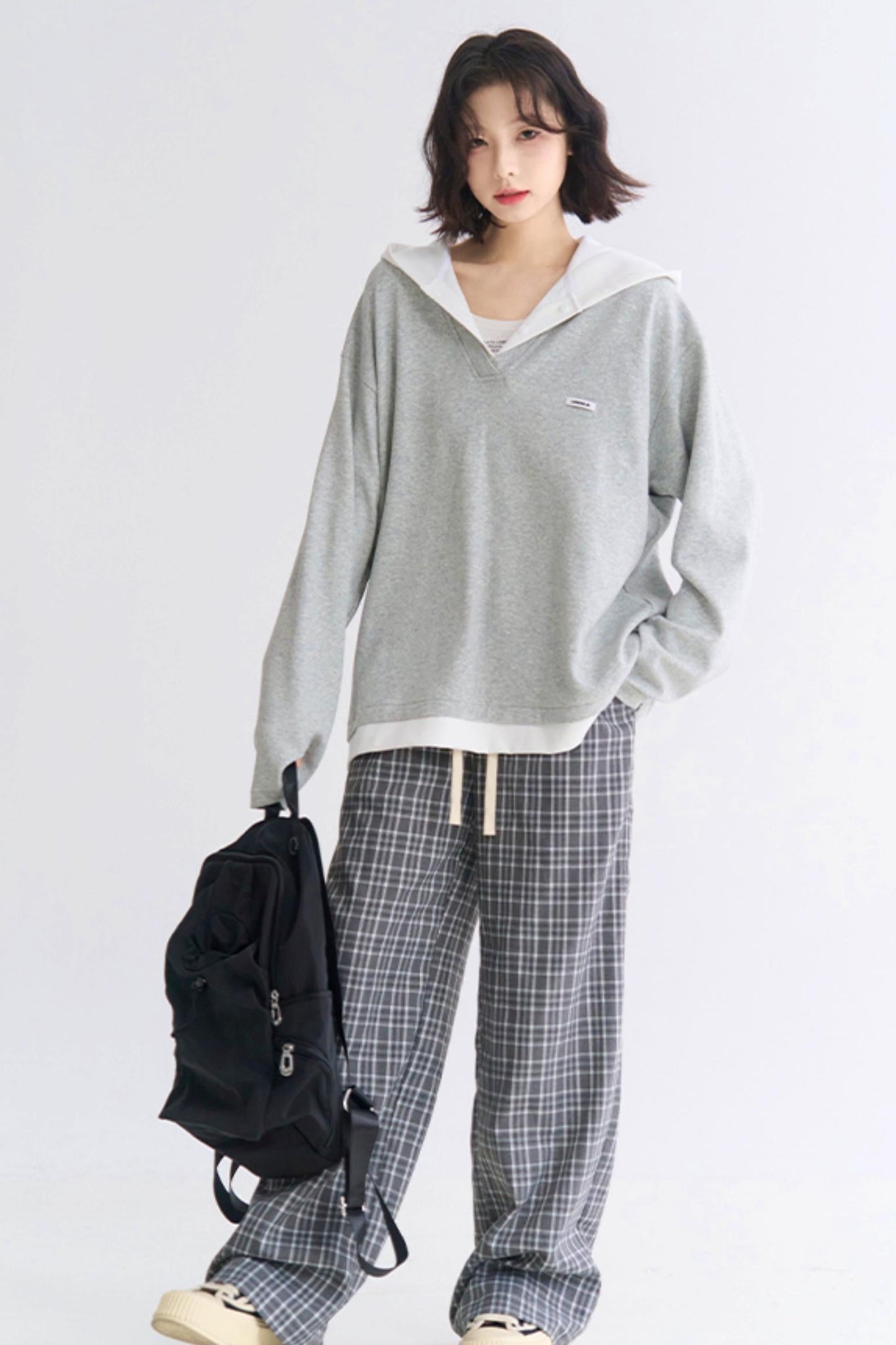 Lässiges Sweatshirt mit V-Ausschnitt