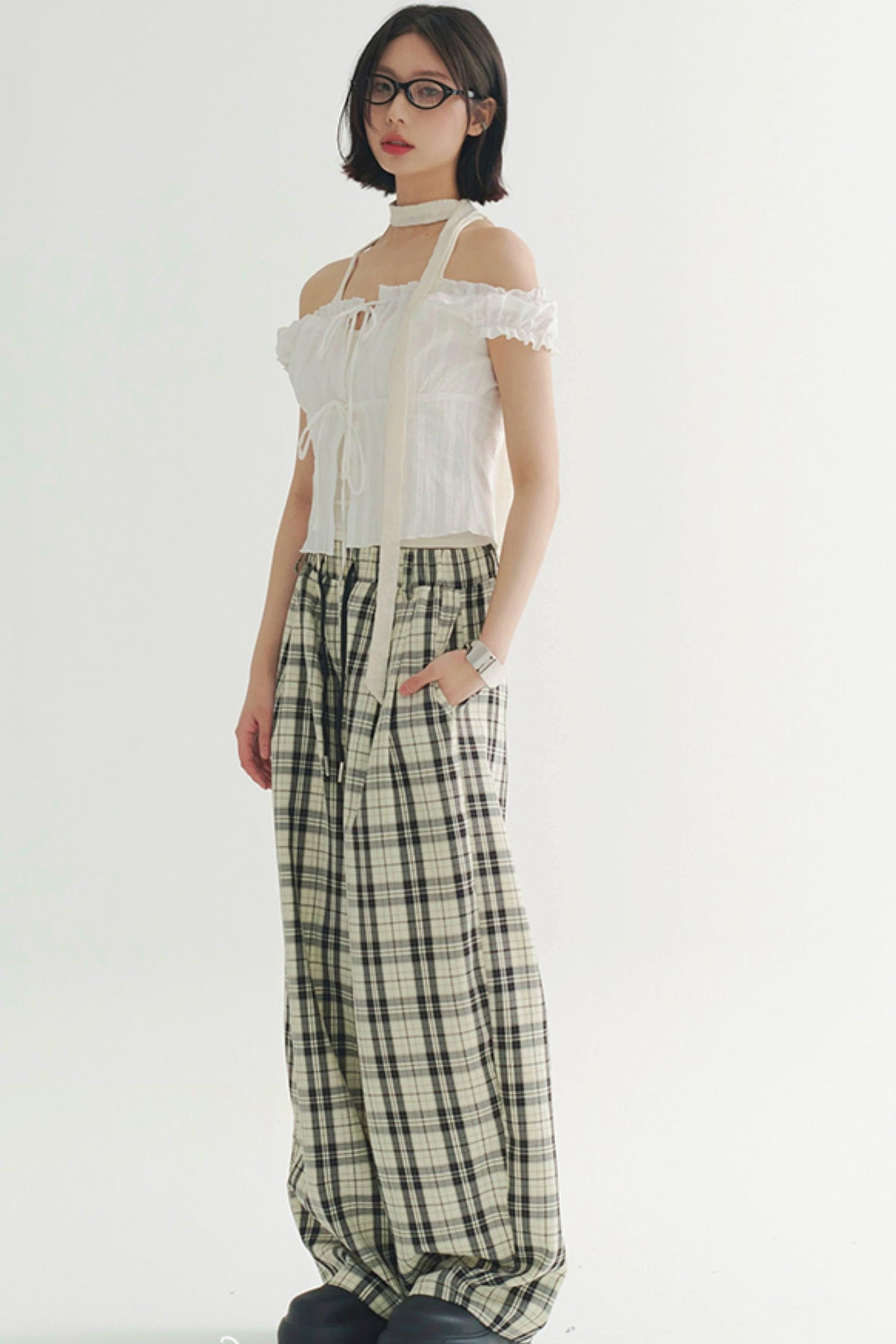 Lace-up top off-the-shoulder