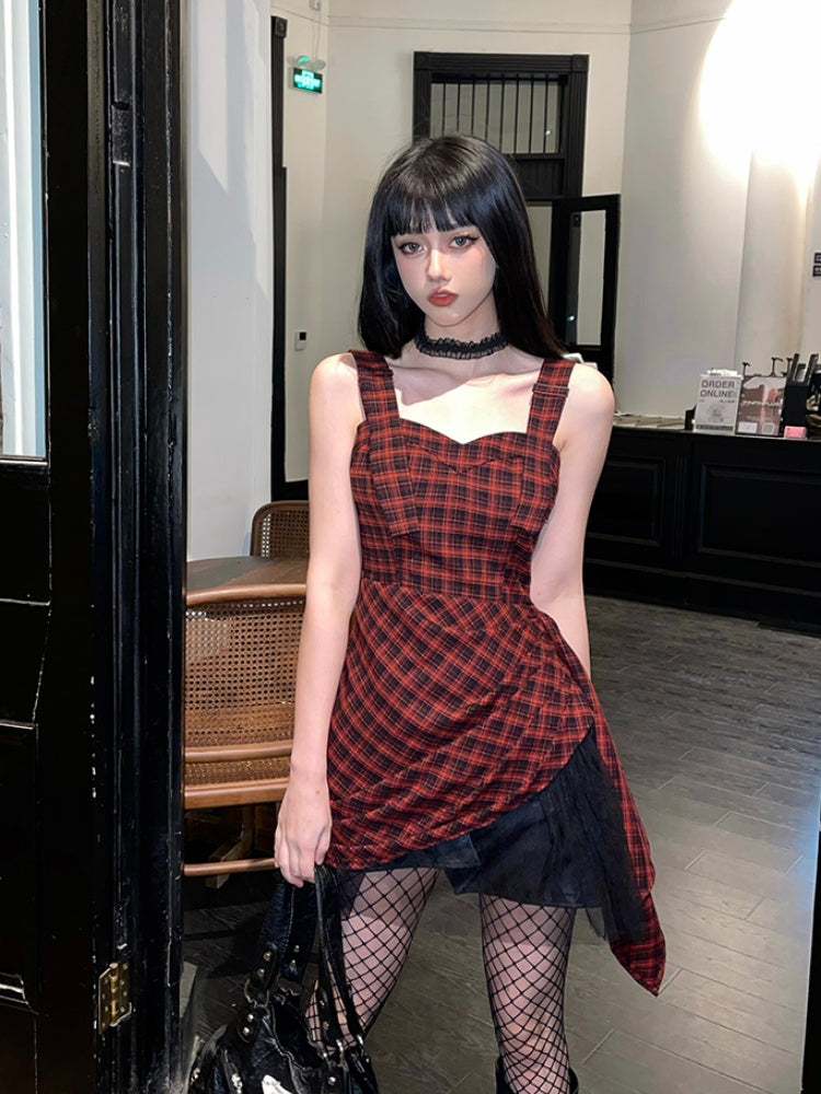 Robe moulante sans manches à ourlet asymétrique à carreaux rouges et noirs