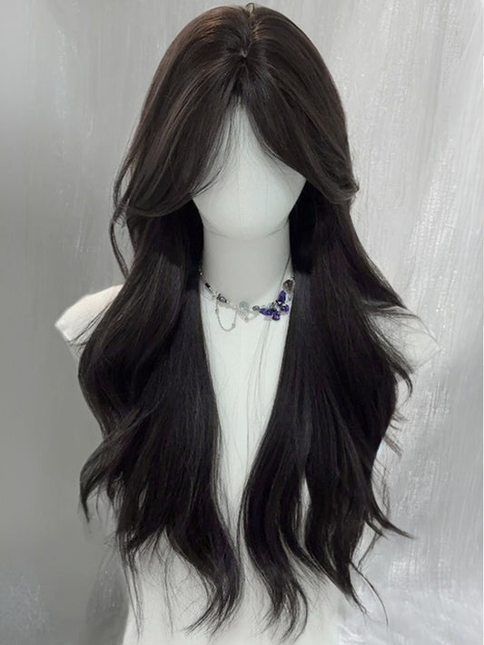 Gewellte Länge mit schwarzem Pony unter der Perücke, Teebüste