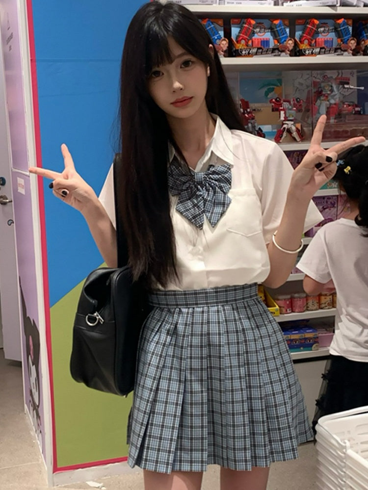 Kurzes Preppy-JK-Shirt im Stil der Uniform mit weißen Ärmeln