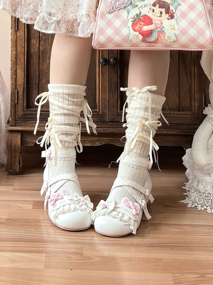 Designdetails: Muster, kreuz und quer, Spitzenapplikation, Schuhbesatz, süßer Lolita-Schleifen-Hasen mit weißen Punkten