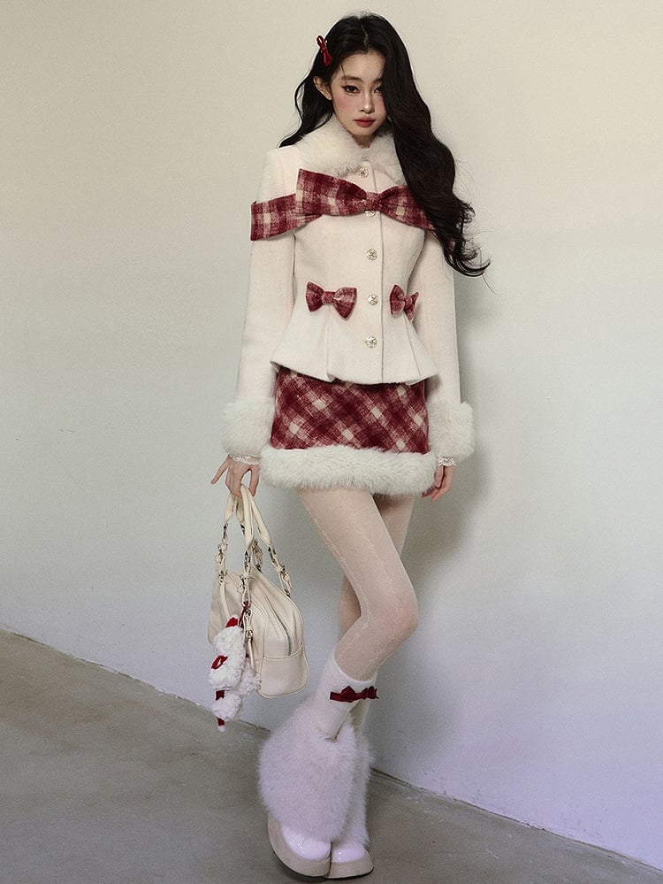 Aprikosenfarbene Wolljacke mit kariertem Bogen