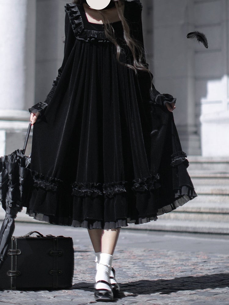 Quadratisches Kleid Samt Schwarz Eleganter Ausschnitt