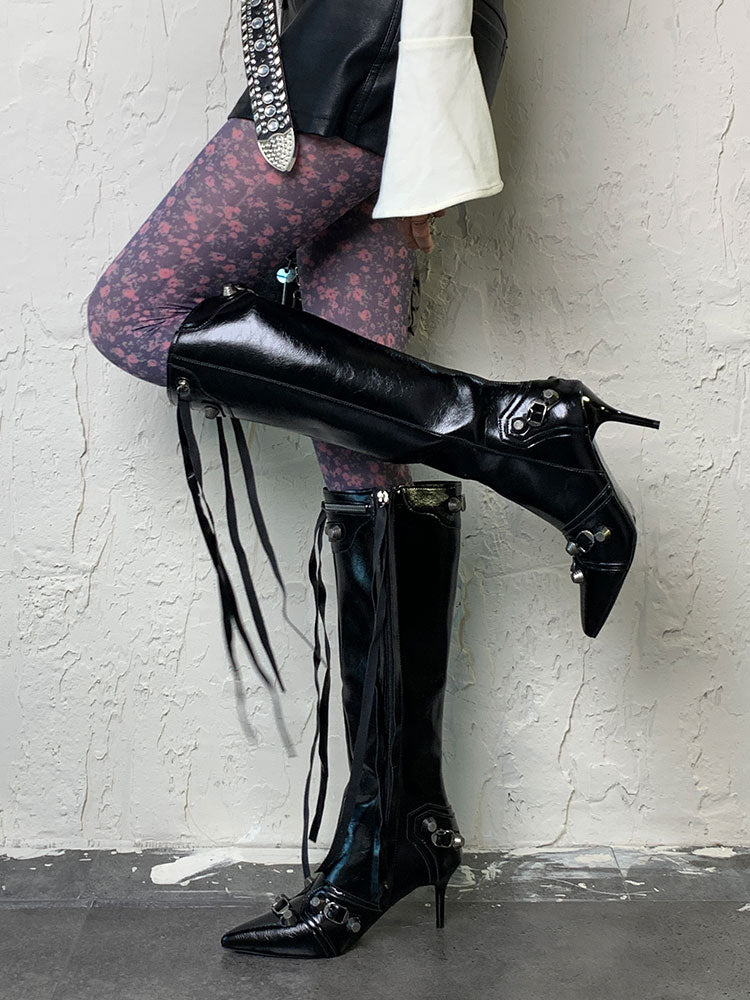 Lila Strumpfhose mit Blumenmuster im Y2K-Stil
