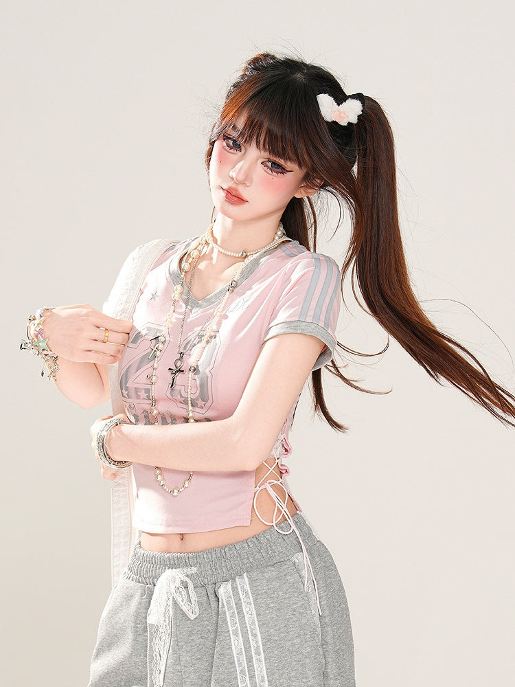 Side Glamorous Cropped T-shirt with Lace-up Print at Pink V-Neck Number Detail