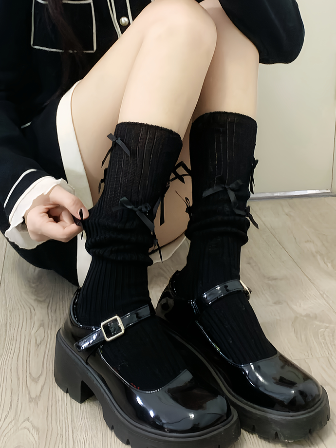 Weiße süße Wadensocken mit Schleife