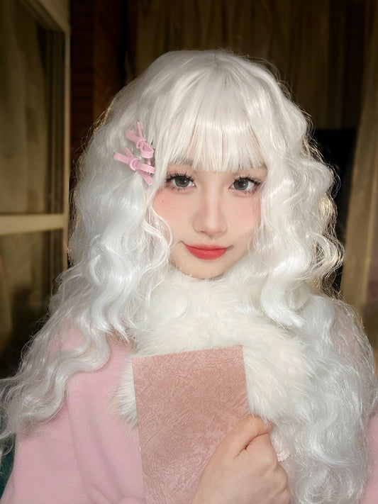 Gewellte weiße Vollperücke mit 70 cm Pony